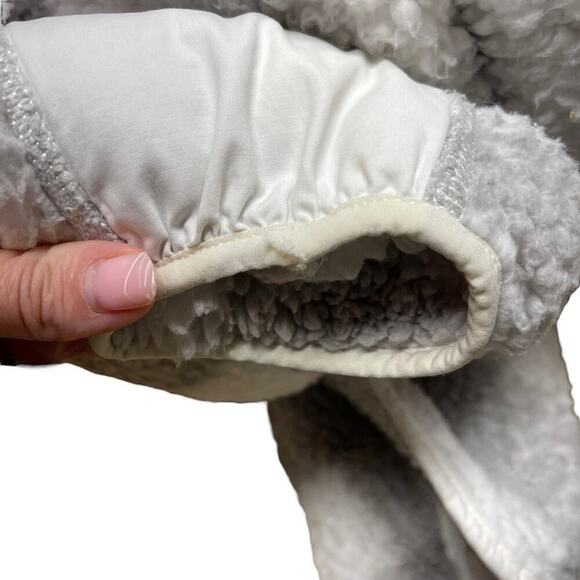 A&F Sherpa Check Fleece Plaid Full Zip Jacket Coat Gray and White Size Medium - Picture 15 of 16